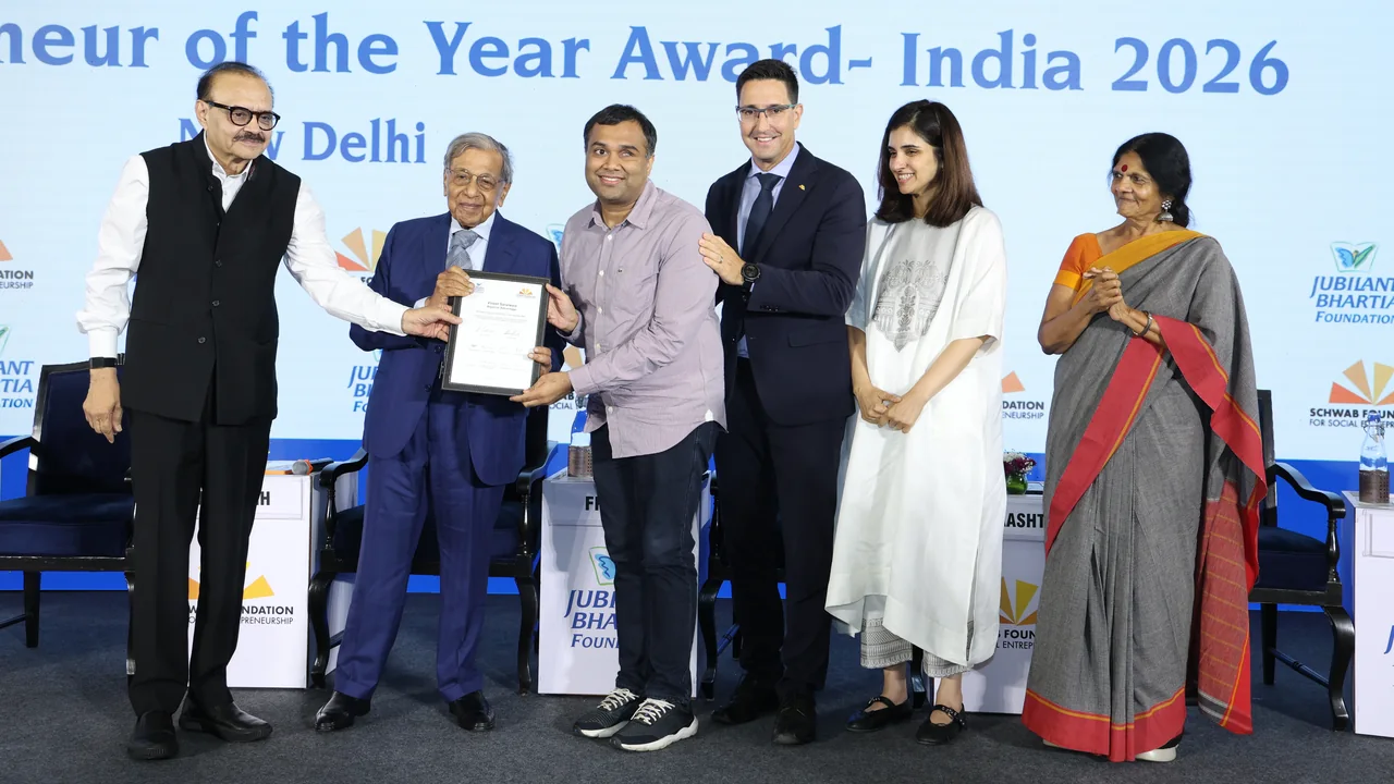 Vineet Saraiwala receiving the SEOY India 2026 finalist citation in New Delhi