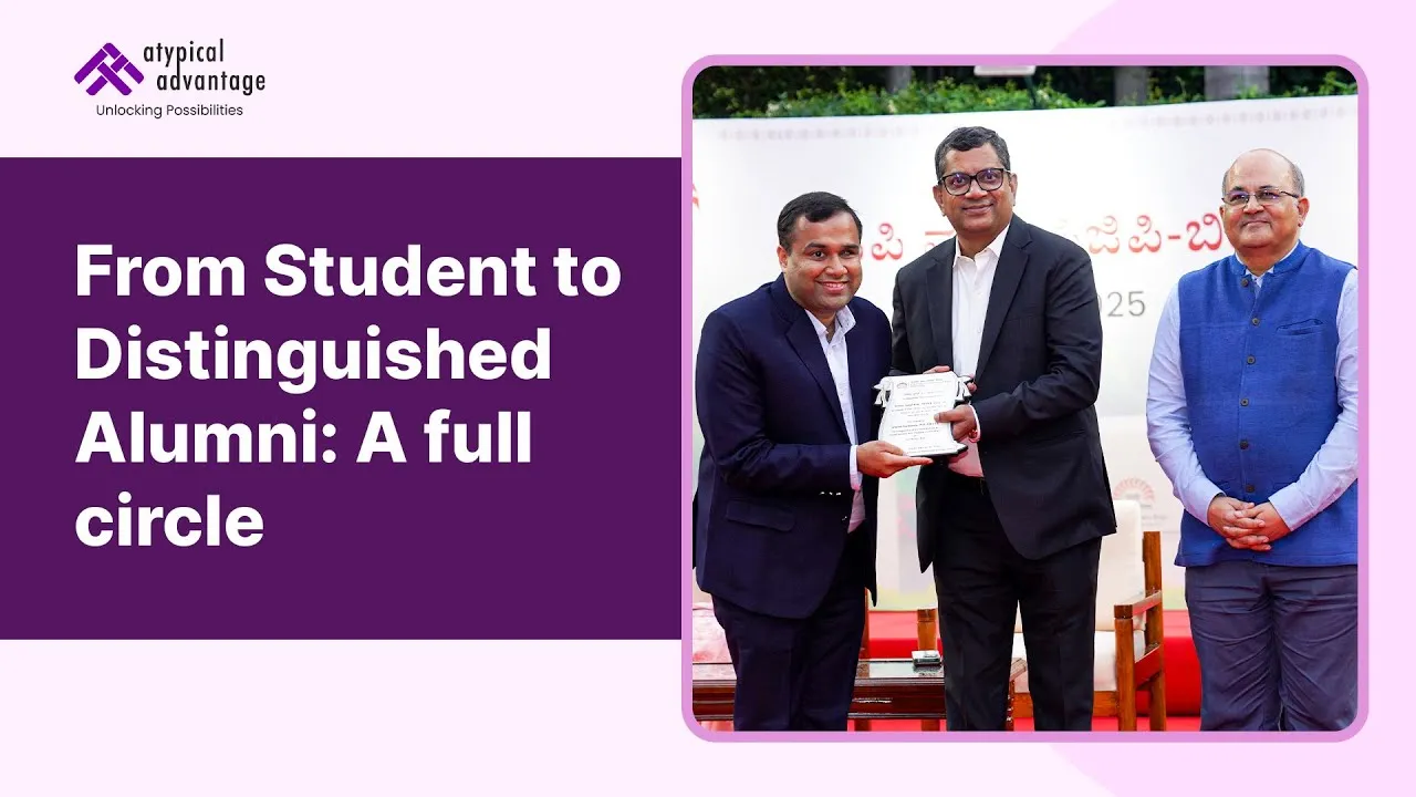 Vineet receives the Distinguished Alumnus Award at IIM Bangalore.